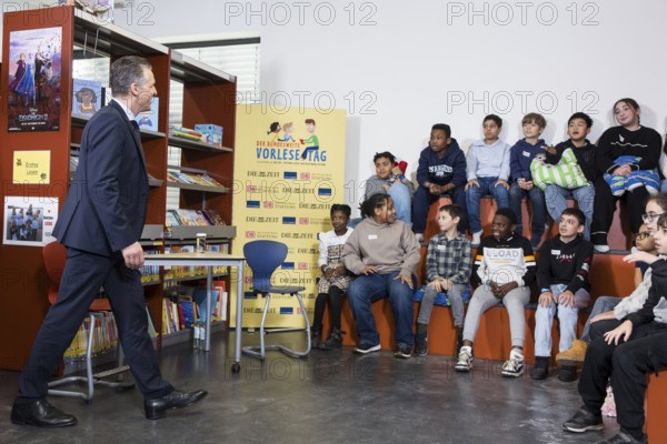 Thorsten Frei, Head of the Federal Chancellery, comes to the reading at the Nationwide Reading Day at Robert Reinick Elementary School in Berlin on 21.11.2025. He thus represents Federal Chancellor Friedrich Merz, who cancelled at short notice due to urgent scheduling reasons