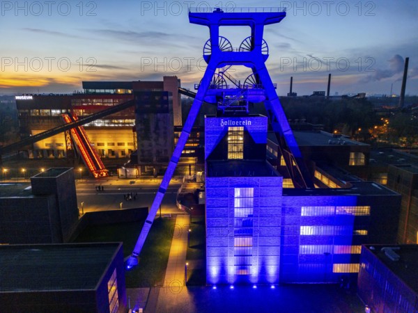 International Children's Rights Day, in addition buildings around the world are illuminated blue, over 60 in Germany, blue illumination for the worldwide action of the United Nations Children's Fund, UNICEF, here the UNESCO World Heritage Zeche Zollverein, the Doppelbock conveyor framework of Schacht XII, Essen, North Rhine-Westphalia