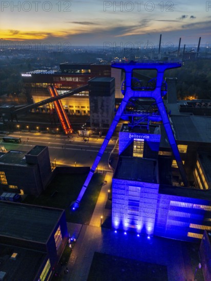International Children's Rights Day, in addition buildings around the world are illuminated blue, over 60 in Germany, blue illumination for the worldwide action of the United Nations Children's Fund, UNICEF, here the UNESCO World Heritage Zeche Zollverein, the Doppelbock conveyor framework of Schacht XII, Essen, North Rhine-Westphalia