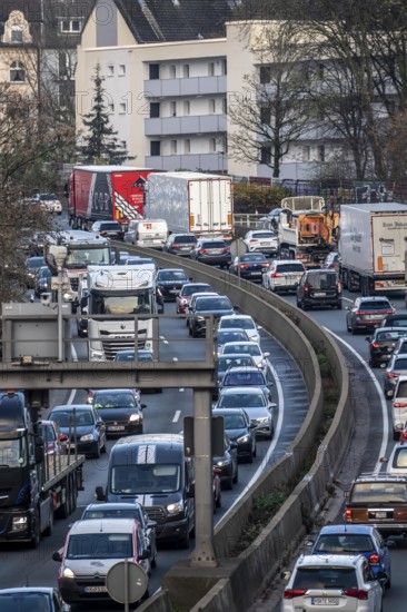 Autobahn A40, Ruhrschnellweg, traffic jams on both roads, at the Ruhrschnellwegstunnel in Essen, rush hour traffic, AS Essen-Huttrop, NR, Germany