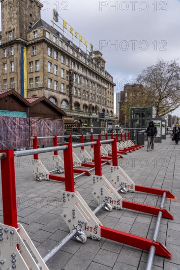 Christmas market in Essen, secured by a mobile anti-terrorist lock, modular, movable barrier against car and truck shooting, are opened or closed by a security guard as required, model Herner Truck Lock, HTS, on Willy-Brandt-Platz, in Essen, North Rhine-Westphalia, Germany