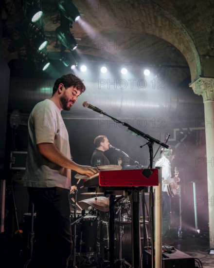 Keyboarders from Kingfishr live in Berlin Gretchen on 14.11.2025