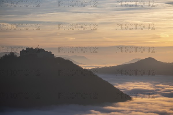 Sunset over the sea of fog from Beurener Fels to Hohenneuffen Castle, Swabian Alb, Baden-Württemberg, Germany