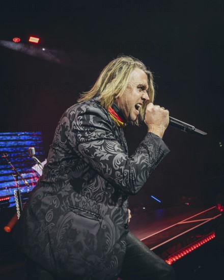 Singer Matt Walst from Three Days Grace live on tour 25 at Berlin's Tempodrom on 19.11.2025