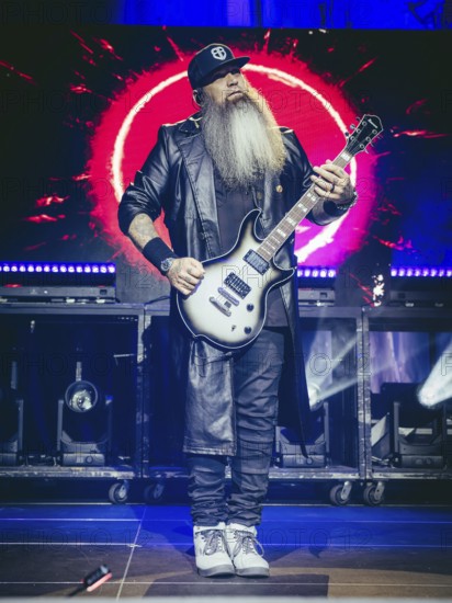 Guitarist Bary Stock from Three Days Grace live on tour 25 at Berlin's Tempodrom on 19.11.2025