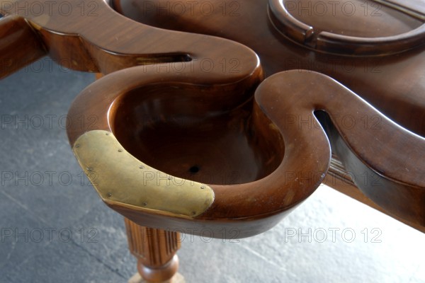 Ayurvedic Forehead Oil Treatment Reservoir, Wood Table, Kalari Kovilakom, Ayurveda Palace of the Cgh-Earth Hotel Group, Kollengode, Vengunad, Kerala, India