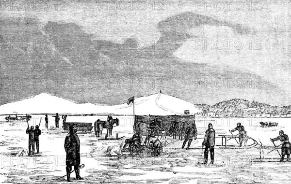 Fishing on the seashore in East and West Prussia, Nidden, profession fisherman, frozen lagoon, winter, ice, snow, frost, weather, climate, winds, fishing, ice holes, horse-drawn wagons, skids, many people, shore, sand dunes, German Empire, Lithuania, travel picture, historical illustration around 1900