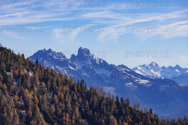 Trattberg Alm with view of the Dachstein massif with Bischofsmütze, Osterhorn Group, Salzkammergut, Province of Salzburg, Austria
