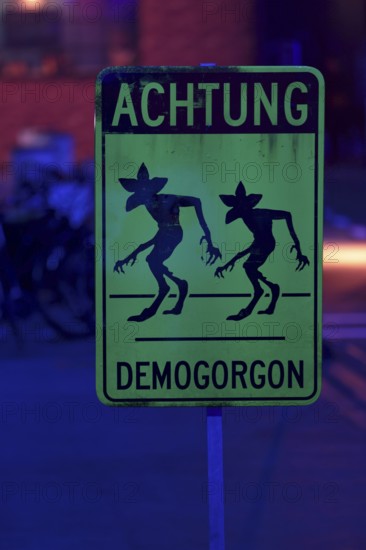 Feature: Demogorgon Warning Sign - Stranger Things Season 5 Fan Event, Tempelhof Airport, Hangar 7, Berlin, 18.11.25