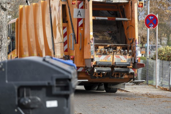 Municipal garbage collection during waste disposal