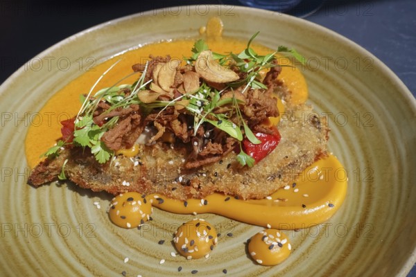 Wiener schnitzel, breaded veal schnitzel, meat dish served on plate, main course, breadcrumbs, salad topping, lemon slice, cranberries, restaurant 1821 Tübingen, restaurant, food photography, Tübingen, Baden-Württemberg, Germany