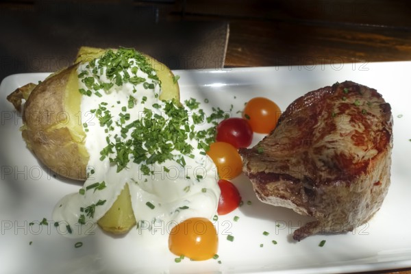 Rump steak, slice of beef, baked potato with quark, herbs, cherry tomatoes, chives, food photography, fried, main course, restaurant, tavern, Tübingen, Baden-Württemberg, Germany