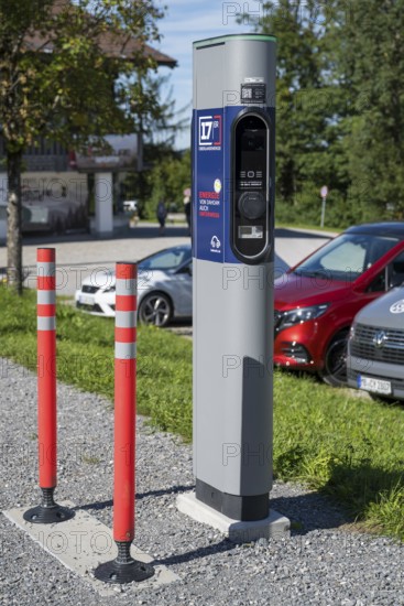 Charging station for electric vehicles in a parking lot, charging station, Lenggries, Upper Bavaria, Bavaria, Germany