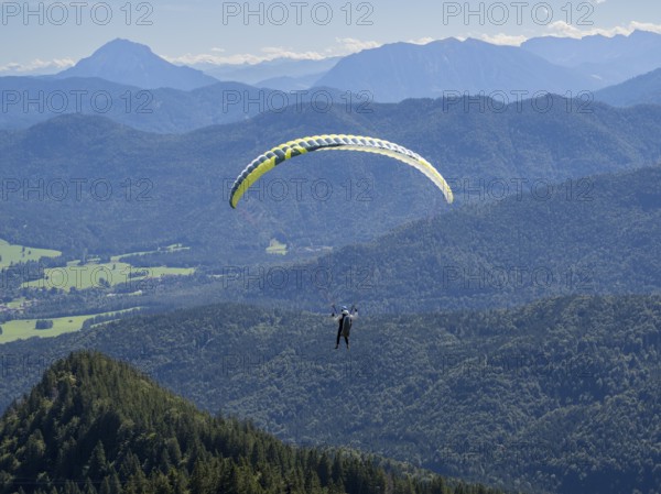 Paraglider am Brauneck, Bavarian Prealps, Isarwinkel, Lenggries, Upper Bavaria, Bavaria, Germany