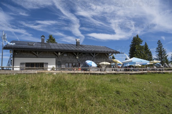 Tölzer Hütte, Gaststätte mit beer garden, Brauneck, Bavarian Prealps, Isarwinkel, Lenggries, Upper Bavaria, Bavaria, Germany