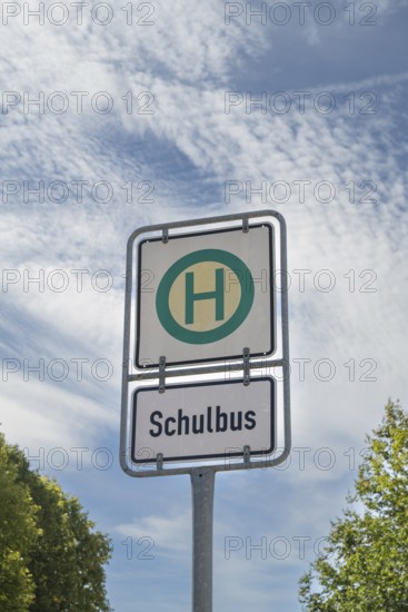 Sign Haltestelle Schulbus, Bushaltestelle, Lenggries, Tölzer Land, Upper Bavaria, Bavaria, Germany