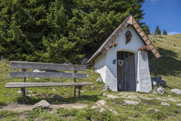 Bench next to a chapel, Brauneck, Bavarian Prealps, Isarwinkel, Lenggries, Upper Bavaria, Bavaria, Germany