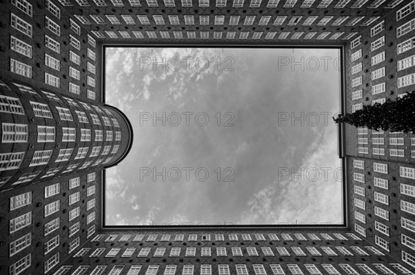 Sprinkenhof, Kontorhaus, brick expressionism, Kontorhausviertel, black and white, sky, Free and Hanseatic City of Hamburg, Germany