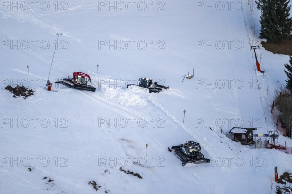 Three snow groomers level ski slopes, Hochbrixen in winter, Skiwelt Wilder Kaiser Brixental, Tyrol, Austria