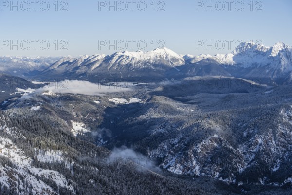 View of snow-covered mountain landscape across the Reintal towards the Estergebirge and Soierngruppe, view from Längenfelderkopf in winter, Wetterstein Mountains, Garmisch-Partenkirchen, Bavaria, Germany