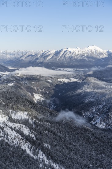 View of snow-covered mountain landscape across the Reintal towards the Estergebirge and Soierngruppe, view from Längenfelderkopf in winter, Wetterstein Mountains, Garmisch-Partenkirchen, Bavaria, Germany