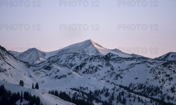 Summit of Grossvenediger at sunset in winter, Hochbrixen, Brixen im Thale, Tyrol, Austria