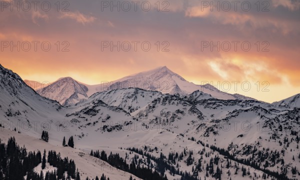 Summit of Grossvenediger at sunset in winter, spectacular cloudy skies, Hochbrixen, Brixen im Thale, Tyrol, Austria