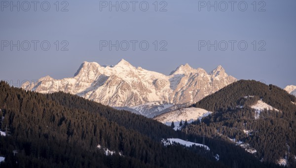 Summits of the Loferer Steinberge in the evening light in winter, Hochbrixen, Brixen im Thale, Tyrol, Austria