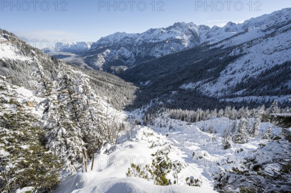 View over snow-covered side valley towards Reintal, snowy mountain landscape, ascent to Längenfelderkopf, Wetterstein Mountains, Garmisch-Partenkirchen, Bavaria, Germany