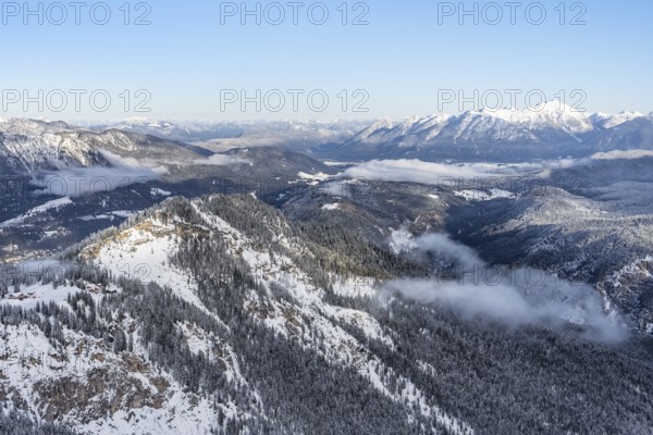 View of snow-covered mountain landscape across the Reintal towards the Estergebirge and Soierngruppe, view from Längenfelderkopf in winter, Wetterstein Mountains, Garmisch-Partenkirchen, Bavaria, Germany