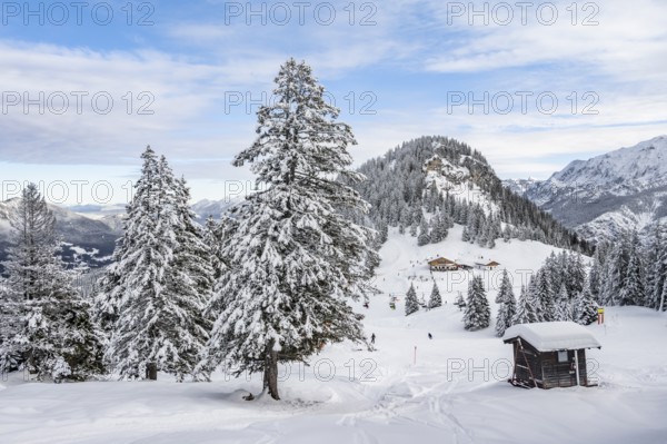 Beautiful mountain landscape in the Garmisch Classic ski area with Kreuzalm, in winter, Wetterstein Mountains, Garmisch-Partenkirchen, Bavaria, Germany