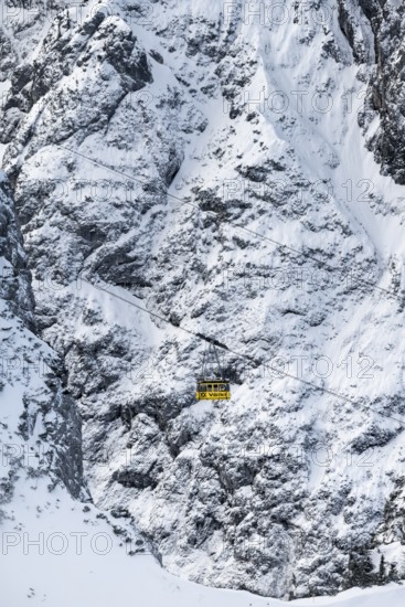 View of snowy mountains with yellow Alpspitzbahn gondola, view from Längenfelderkopf in winter, Wetterstein Mountains, Garmisch-Partenkirchen, Bavaria, Germany