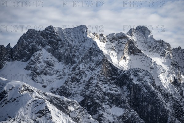 View of snow-covered peaks of Zugspitze and Jubiläumsgrat, view from Längenfelderkopf in winter, Wetterstein Mountains, Garmisch-Partenkirchen, Bavaria, Germany