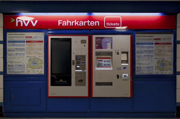Ticket vending machine, tickets, ticket machine, train station, public transport, HVV, Hamburger Verkehrsverbund, local transport, Free and Hanseatic City of Hamburg, Germany