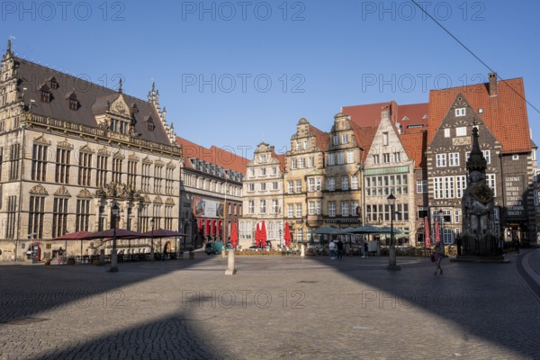 Bremen market square with landmark Bremen Roland, in the morning light, old town, Bremen, Germany