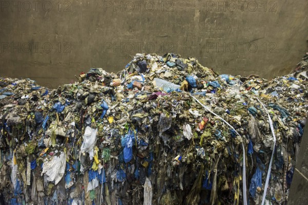 Garbage, household waste, waste separation, waste incineration, waste incineration plant, energy, TREA, Eschbach, Breisgau, Baden-Württemberg, Germany