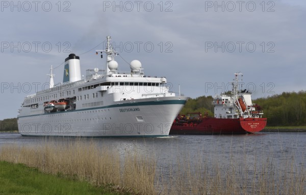MS Deutschland sails in the Kiel Canal, NOK, Kiel Canal, Kiel Canal, Schleswig-Holstein, Germany