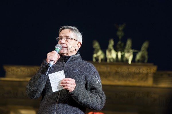 Stefan Rahmstorf (climate researcher at the Potsdam Institute for Climate Impact Research) speaks at the international climate demo under the motto Fight for 1.5 at the Brandenburg Gate in Berlin on 14.11.2025. The demonstration takes place on the occasion of the COP30 World Climate Conference in Belém, Brazil, and to mark 10 years of the Paris Climate Agreement