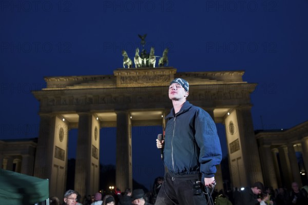 Egon Werler (musician) sings at the international climate demo under the motto Fight for 1.5 at the Brandenburg Gate in Berlin on 14.11.2025. The demonstration takes place on the occasion of the COP30 World Climate Conference in Belém, Brazil, and to mark 10 years of the Paris Climate Agreement