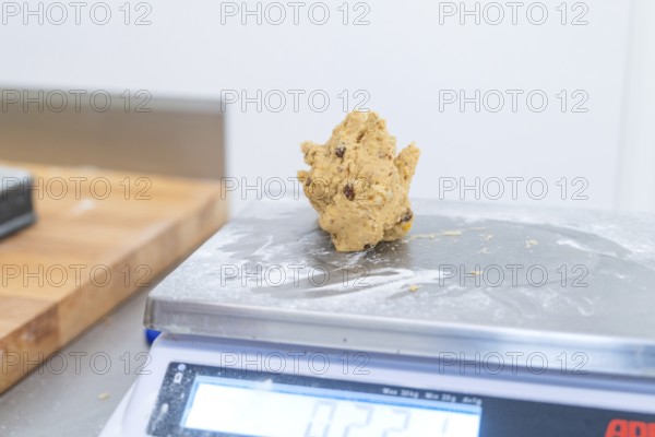 A lump of dough is lying on a kitchen scale in a bright kitchen, Christmas baking, Haselstaller Hof, Wildberg, Germany