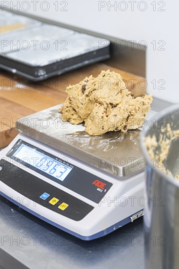 Dough ball placed on a digital scale in a kitchen, weight displayed, Christmas baking, Haselstaller Hof, Wildberg, Germany