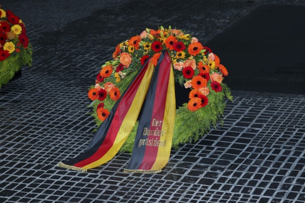 Wreaths in the New Guard - Memorial Day Wreath laying for victims of war and tyranny, Neue Wache, Berlin, 16.11.25