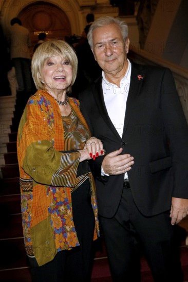 Judith Winter and Klaus Wowereit at the eighth GÖTZ GEORGE PRIZE ceremony at the Kaiserin-Friedrich-Haus in Berlin on 15.11.2025
