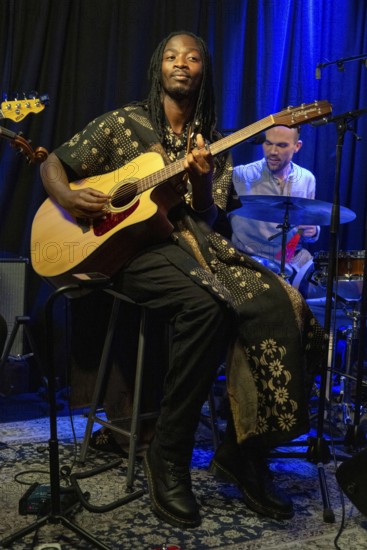 KABUMBAYI JOH, singer, producer and multi-instrumentalist, Congo, KABUMBAYI JOH & band, African Acoustic Pop Music, live on 15.11.2025 at Greve Studio, Berlin, Germany < english> KABUMBAYI JOH, singer, producer and multi-instrumentalist, Congo, KABUMBAYI JOH & Band, African Acoustic Pop Music, live on November 15, 2025 at Greve Studio, Berlin, Germany