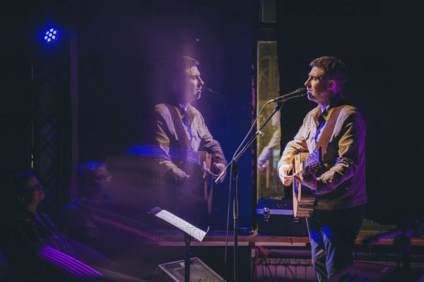 Jamie Lawson live at Berliner Prachtwerk on 15.11.2025 Note: the photo was taken through a pane of glass