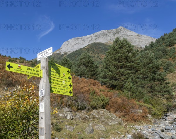 Hiking trails footpath sign Guarrinza - La Mina, Parque Natural Valles Occidentales, Hecho, Pyrenees Mountains, Aragon, Spain