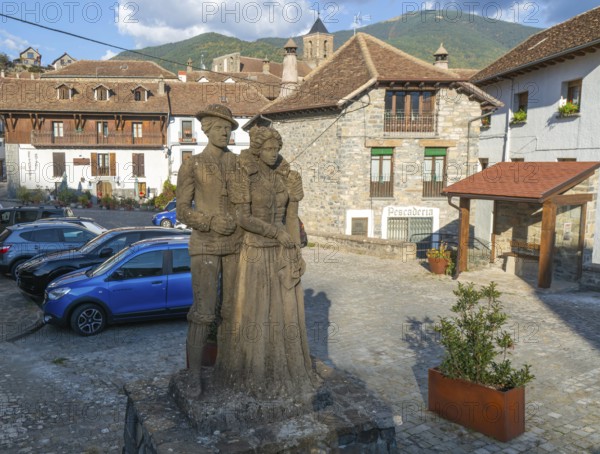 Traditional Cheso Costume statue sculpture, Echo or Hecho, Valle de Hecho, Huesca province, Aragon, Spain by José Gandul Igualador