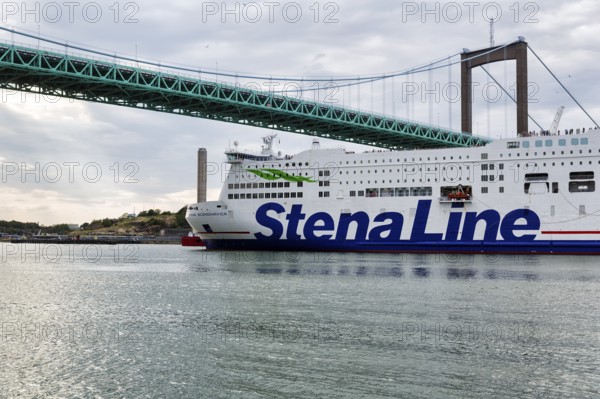 Stena Line MS Stena Scandinavica passenger ferry, Göta älv river, Älvsborgsbron suspension bridge, port in Gothenburg, Sweden