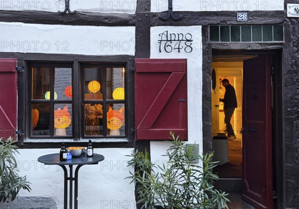 Half-timbered house in the Tiefstraße decorated for the Martin train, Altstadt, Kempen, Lower Rhine, North Rhine-Westphalia, Germany