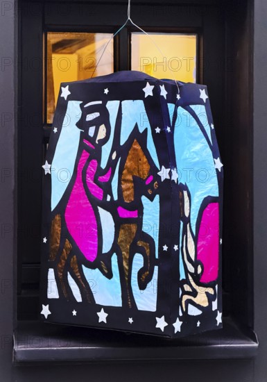 Homemade Martin lantern, decoration in a window of a half-timbered house, Altstadt, Kempen, Lower Rhine, North Rhine-Westphalia, Germany